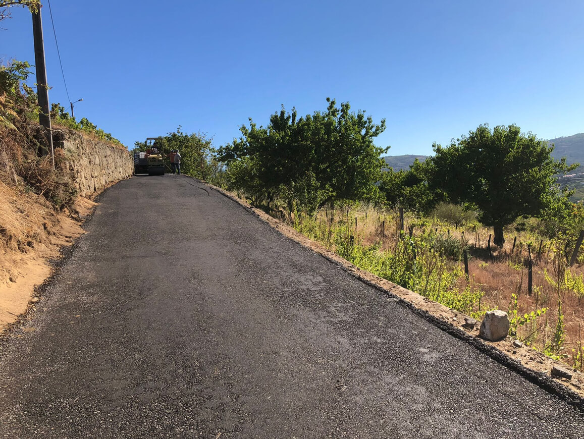 Obras de melhoramento de caminho