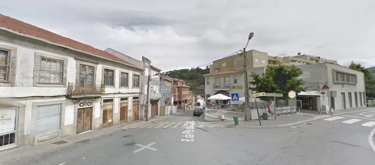 AVISO! Trânsito cortado Ruas da Calçada, Ponte e Chafariz - Bairro da Ponte