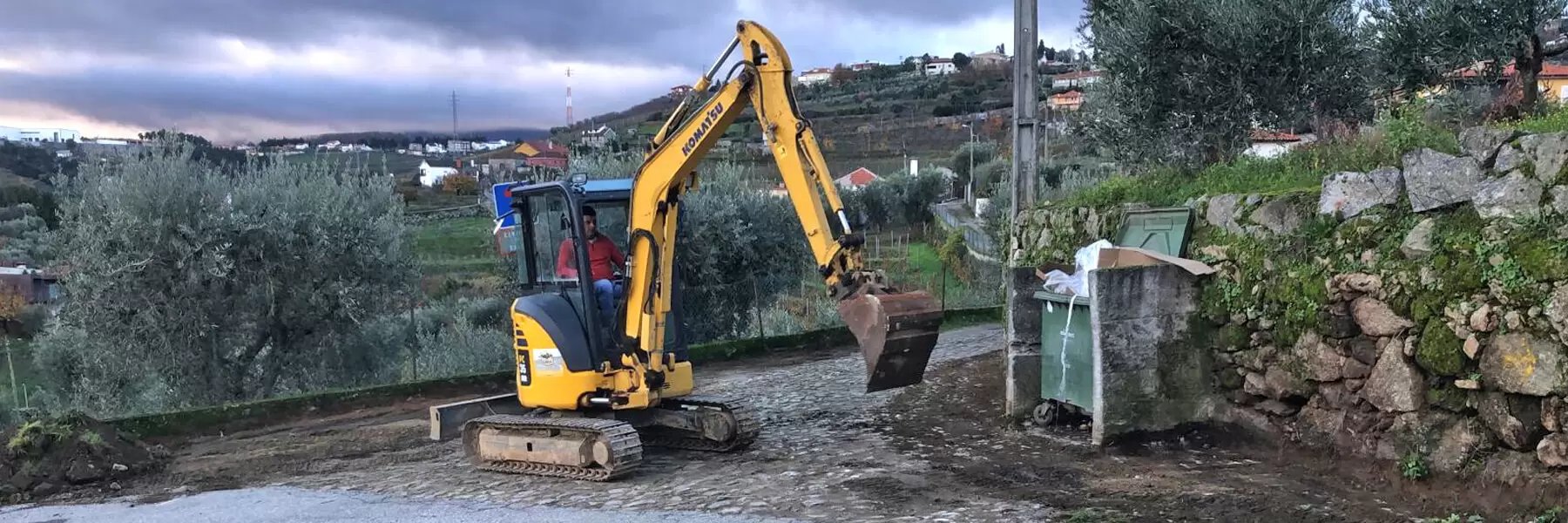 Trabalhos de alargamento e requalificação do arruamento de Candedo de Baixo - Alvelos