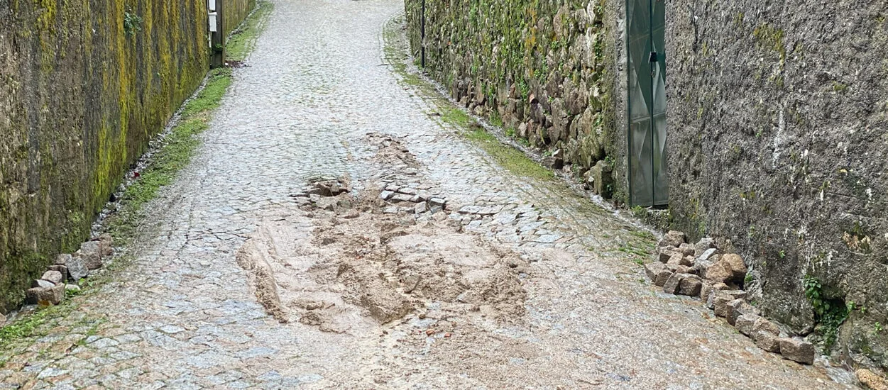 Reparação e requalificação da calçada - Caminho das Amoreiras